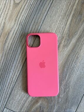 Apple Pink Silicone iPhone 15 Pro Max Case